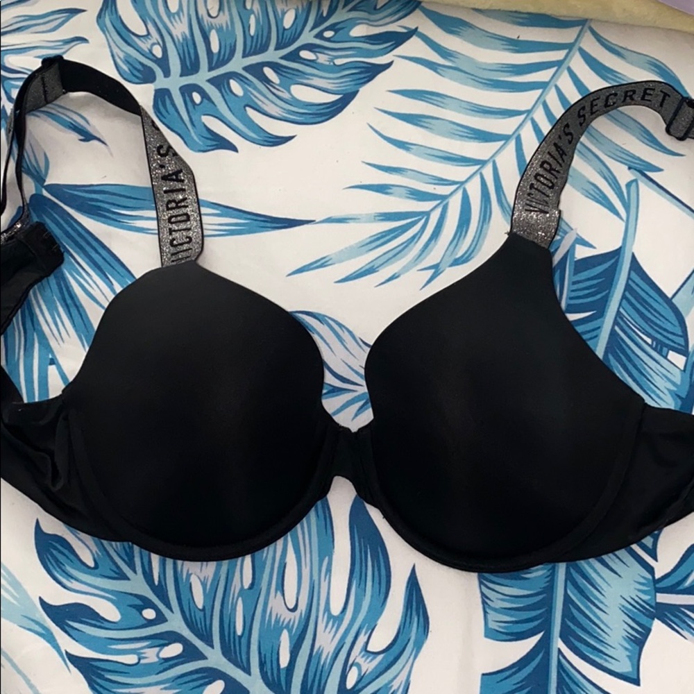 VS Black everyday bra with logo on straps